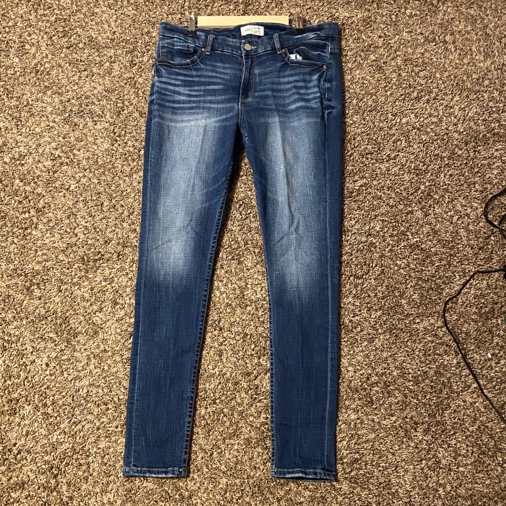 Buckle BKE Midrise Skinny Jeans